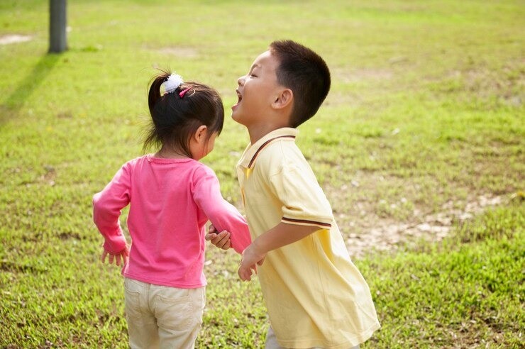 tanda anak siap masuk TK, kesiapan anak ke TK, perkembangan anak usia 4 tahun, anak masuk taman kanak-kanak, parenting anak usia dini, tips masuk TK